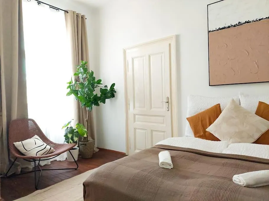 Apartament Hidden Garden - 160 M² - Min To City Shuttle Wiedeń