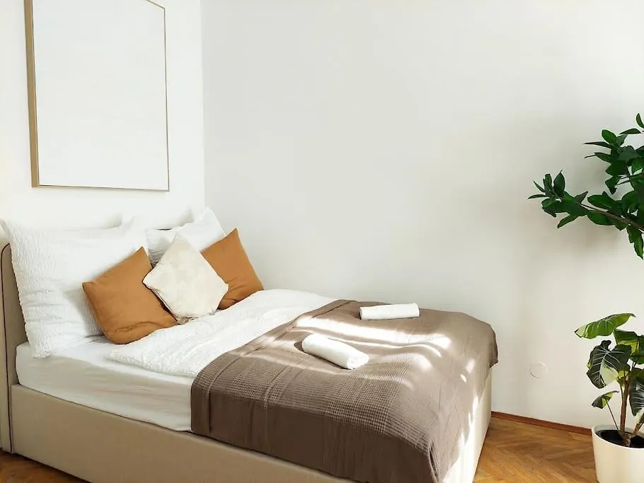 Appartement Hidden Garden - 160 M² - Min To City Shuttle à Vienne 0*,